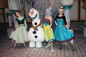 Michelle Sligar As Anna Olaf Victoria As Carl S House Jessica Sanders As Elsa Cosplay By Lifeofshel Victoriaeve Dapper Day Elsa Cosplay Disneybound