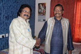 Raghunath mohapatra is leading his position as one of the best professionals among the top sculptor. File Padma Vibhushan Raghunath Mohapatra With Odia Bhajan Maestro Arabinda Muduli Jpg Wikimedia Commons
