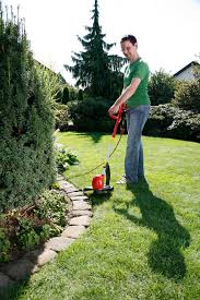 Möglich, gerade in den preiswerten ausführungen nur unter bestimmten. Tipps Fur Eine Pflegeleichte Rasenkante Mein Schoner Garten