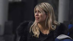 Последние твиты от ᗯᗩᑎᗪᗩ ᑎᗩᖇᗩ(@wandiinara). Inter Milan Wanda Nara In Tears On Tv Over Icardi Case Then Burns Photos As Com