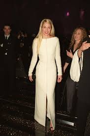 Carolyn, wearing white and beige, and her sister, lisa. Jfk Jr And Carolyn Bessette Kennedy Style The New York Couple S Coolest Looks London Evening Standard Evening Standard