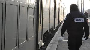 Si un enfant est anormalement excité sexuellement, s'il se masturbe de manière particulière. Dunkerque Il Se Masturbe Devant Une Jeune Femme Dans Le Train