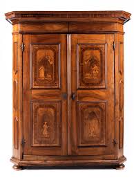 Soft schrank 13 sds 13 holzart: Spatbarocker Nussbaum Schrank Mit Figurlichen Intarsien Hampel Kunstauktionen