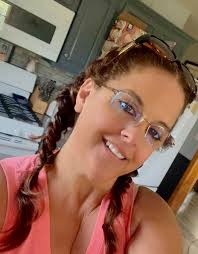 Would love to see if anyone looks like me 😂 these are pretty much the only  photos I have what aren't filtered x