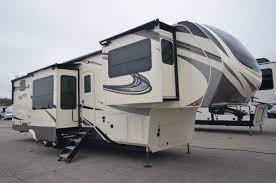 This 40' 2015 grand design solitude fifth wheel model 365den has all the fun touches and great features to keep the whole family happy during your next rv adventure. 2019 Grand Design Solitude 380fl Batavia Oh Ts9341 For Sale Holman Rv