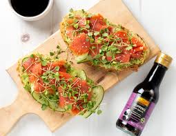 Lay out the bread and cover with the salmon. Avocado Toast With Smoked Salmon Usa