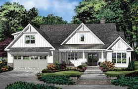 Find modern blueprints, traditional country designs, large 2 story open layouts & more! Modern Farmhouse Plans Simple House Plans