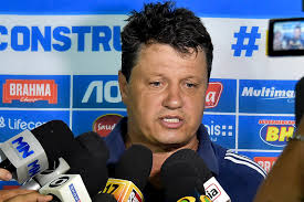 Adilson vê desatenções em derrota, se desculpa com torcedor do Cruzeiro,  mas volta a pedir paciência: 'É o processo'