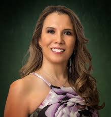 Elisa Shelton's Instagram, Twitter & Facebook