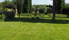 Essayez de vous familiariser avec la ville. La Grange Au Muy Urlaubsarchitektur Holidayarchitecture