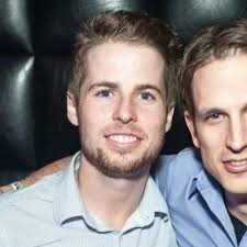 Daniel Hurst‏ (‎@DanielHurst1)