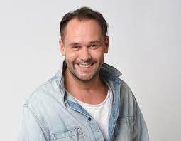 Maksim viktorovich averin is a russian actor who works in theater, film. Ya Ego Boyus Odin Iz Sudej Tancev So Zvezdami Pugaet Maksima Averina
