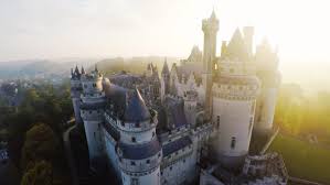 Découvrez en exclusivité les images du tournage de cette scène unique. Le Tournage De La Serie Britannique Merlin A Eu Lieu Tout Pres De Beauvais