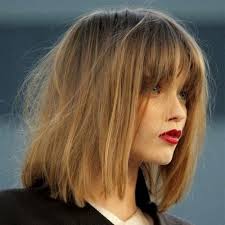 Bretonul rămâne o alegere bună și anul viitor, cu condiția ca restul șuvițelor lungi să capete un aspect. Tunsori La Moda Par Mediu 2021 2022 Idei Frizuri Frumoase Par Mediu