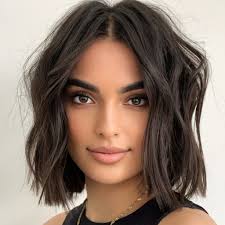 Bobs morenos que provam que são o corte e a cor definitivos para 2024