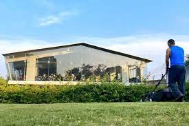 Ms dhoni house contact address : Ms Dhoni S First Glimpse From Lockdown Days Out Chennai Super Kings Captain Mows Lawn At His Ranchi Residence Mykhel