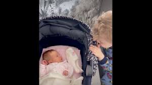 Discover chiara ferragni at stylight. Vittoria La Figlia Di Fedez E Chiara Ferragni Compie Un Mese I Festeggiamenti In Casa Ferragnez