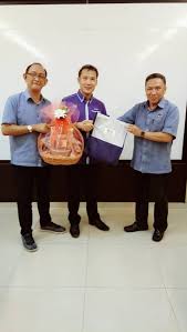 Just like other majlis daerah, it manages local development plans, licensing issues, social and local welfare. Penyampaian Cenderahati Kepada Presiden Mala Oleh Majlis Perbandaran Port Dickson Malaysian Association Of Local Authorities