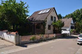 Die meisten menschen kaufen nur einmal im leben ein haus, deshalb ist es wichtig sich zuvor genau über die eigenen vorstellungen klar zu werden. Haus Zum Verkauf Gartenstrasse 3 67483 Grossfischlingen Sudliche Weinstrasse Kreis Mapio Net