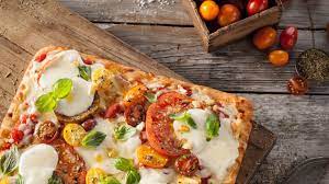 Summer Tomato And Mozzarella Pizza Stonefire Authentic Flatbreads Mozzarella Pizza Recipes Healthy Crockpot Recipes