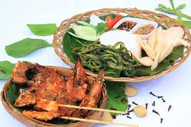 Dalam satu piring nasi campur, kamu bisa mendapati beragam lauk pauk, mulai dari sate ayam lilit, tahu dan telur rebus dengan topping kentang kering, kacang panjang dan kacang tanah. Pondok Kuring Home Denpasar Bali Indonesia Menu Prices Restaurant Reviews Facebook