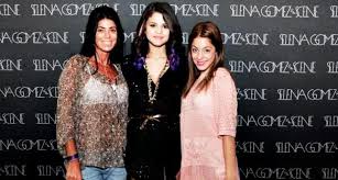 Selena Gomez, Martina Stoessel et sa mère
