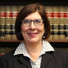 Tracey Wise's Instagram, Twitter & Facebook