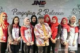 Gus nur dianggap telah menyebarkan informasi untuk menimbulkan kebencian atau permusuhan yang bermuatan sara dan penghinaan. Jne Undang Rohaniwan Ragam Latar Belakang Untuk Isi Kegiatan Karyawan Antara News