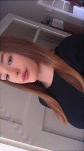 Sara Kuhar's Instagram, Twitter & Facebook