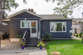 Colors may look different on your screen. Gentek S Hot New Colour Marine Dusk In D4 5 Dutch Profile Marine Dusk Nouvelle Couleur Chaude De Gentek Da Exterior House Color Vinyl Siding Cabin Exterior