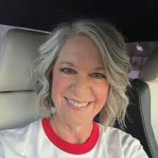 Amber Comeaux's Instagram, Twitter & Facebook