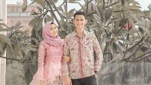 Gamis couple tunangan / jual couple batik couple sarimbit baju tunangan baju lamaran baju pasangan kota surabaya griya sarimbit tokopedia : Wah Ide Outfit Batik Couple Ini Oke Banget Buat Tampil Sama Pasangan Wajib Dicoba