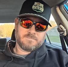 Chat with Life of Dad founder Tommy Riles! Topics: 1) Cheap beer 2) Getting  back to work 3) A book I co-wrote with my wife called MOM vs DAD — it's  about