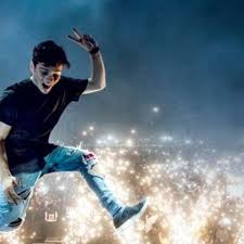 His music blends mainstream electronic dance music (edm) and electro house, creating a sound that is very much in vogue, reminiscent of the likes of tiesto and avicii. Martin Garrix Shares Tragic Fall And Road To Recovery On Premiere Of The Martin Garrix Show Edm Com The Latest Electronic Dance Music News Reviews Artists