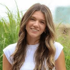 Amanda Benassi's Instagram, Twitter & Facebook