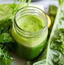 6 simple ingredients to make a truly delicious, super healthy, and really easy green juice recipe! 10 Healthy Green Juice Recipes That Actually Taste Great