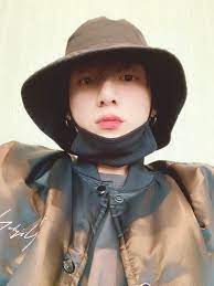 Jungkook Updates On Twitter How Can Someone Be This Beautiful With A Bucket Hat And A Mask Hanging On His Face How