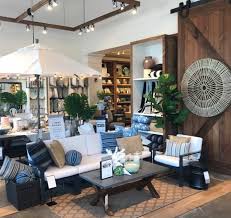 Pottery Barn Is Open Houston Highland Village Mobilya / ev gereçleri mağazası.