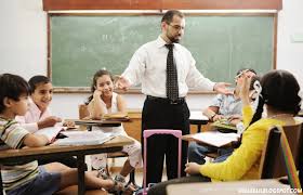 Siapa guru sma paling favorit anda dan mengapa beliau begitu. 7 Adab Murid Terhadap Guru Yang Perlu Diaplikasikan