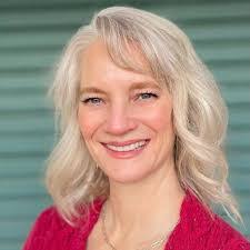 Kari Minton's Instagram, Twitter & Facebook