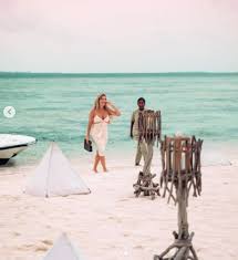 Foto proposta da dario dell'atti di lecce. Ha Detto Si La Proposta Di Matrimonio Sulla Spiaggia Al Tramonto I Vip Presto Sposi Tristemondo It