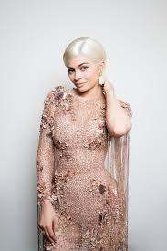 Kylie Jenner In A Sheer Rose Gold Embellished Atelierversace Gown On Occasion Of The 2017 Metgala Modelos Roupas
