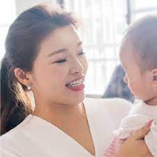 綠委爆張嘉郡也打疫苗 陳時中：立刻調查 2021/6/10 19:17 （6/10 19:34 更新） 民進黨立委蘇治芬10日質詢爆料，國民黨前立委、張榮味的女兒張嘉郡（右. å¼µå˜‰éƒ¡ Home Facebook