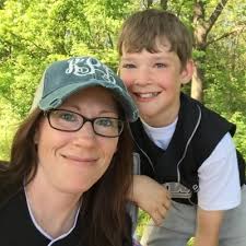 Kelly Putnam's Instagram, Twitter & Facebook