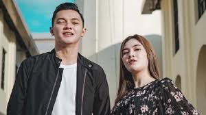 Lirik Terjemahan Lagu Banyu Moto Nella Kharisma Feat Dory Harsa Lengkap Link Download Mp3 Halaman 2 Tribunnews Com