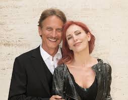 Tra gli attori più apprezzati dal pubblico italiano, cesare bocci si distingue soprattutto per le sue interpretazioni. Cesare Bocci E Tiziana Foschi Al Teatro Garibaldi Di Modica Con Lo Spettacolo Pesce D Aprile Ialmo