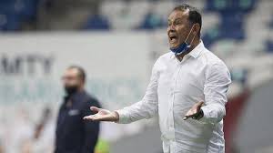 Juan reynoso estuvo acompañado por el nuevo presidente ejecutivo, álvaro dávila, y el director deportivo de cruz azul, jaime ordiales. Juan Reynoso Le Da El Si A Cruz Azul Futbol Total