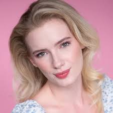 Hayley Hannah's Instagram, Twitter & Facebook