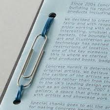 Une Facon Simple Et Originale De Relier Des Feuilles Perforees Trombone Elastique Book Binding Bookbinding Classroom