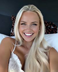 Amanda Starlily (@amandajuliiiia)